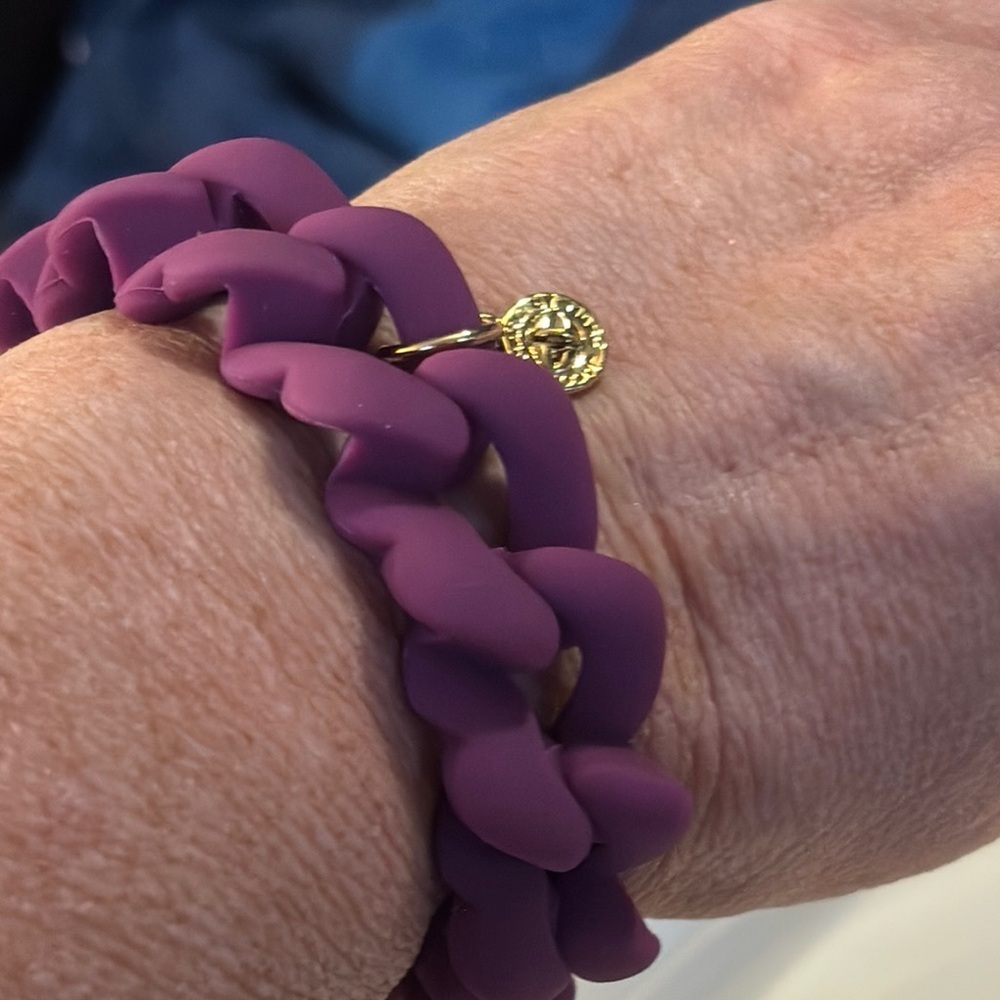 Marc Jacobs Silicone Purple Bracelet with Gold Charm New - Picture 5 of 5